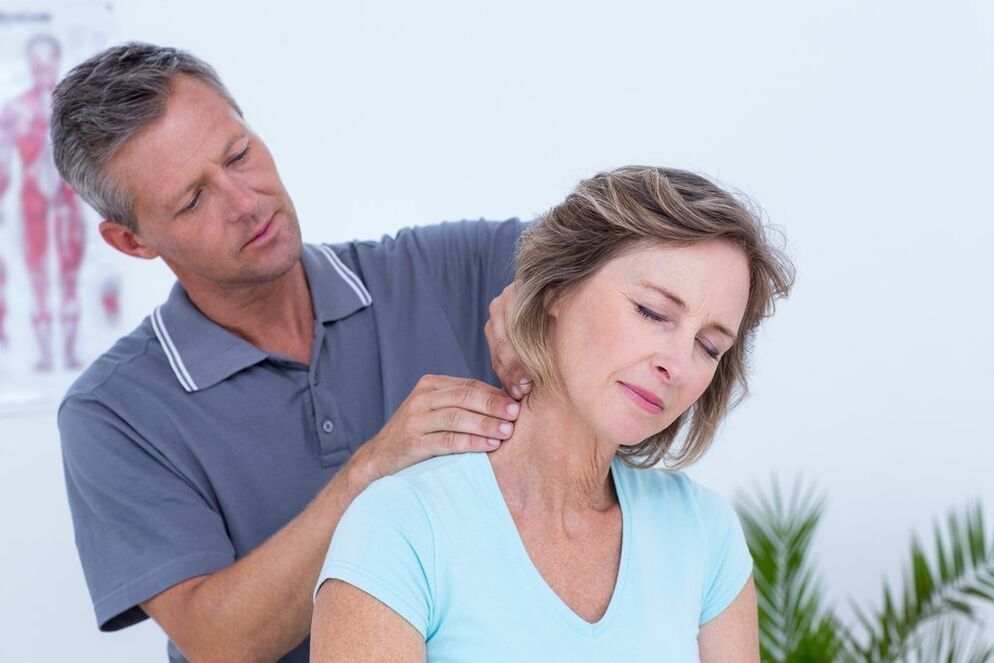 Ejercicio y masaje de cuello para la osteocondrosis. 